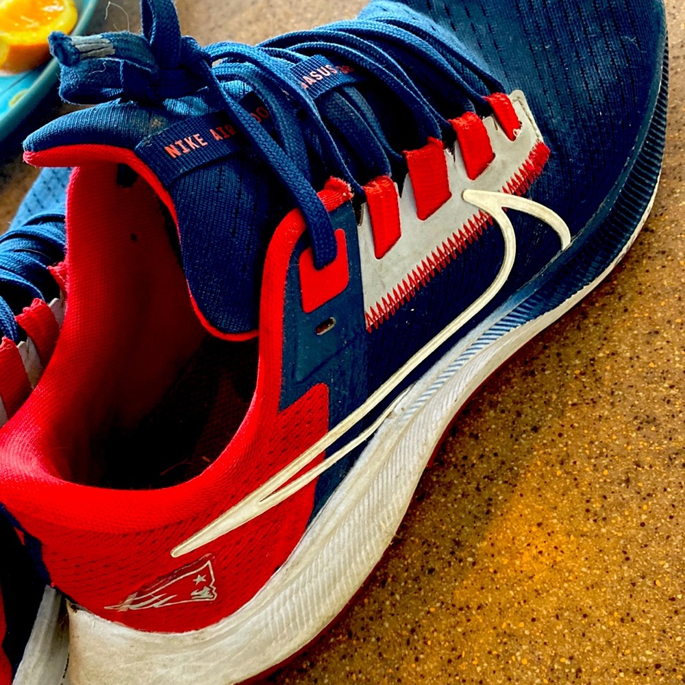 Boys Nike Special New England Patriot edition! Sneaker